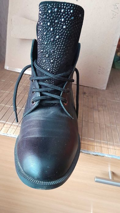 Ботинки, весна,колір чорний, дуже гарні,кожа,розмір 38