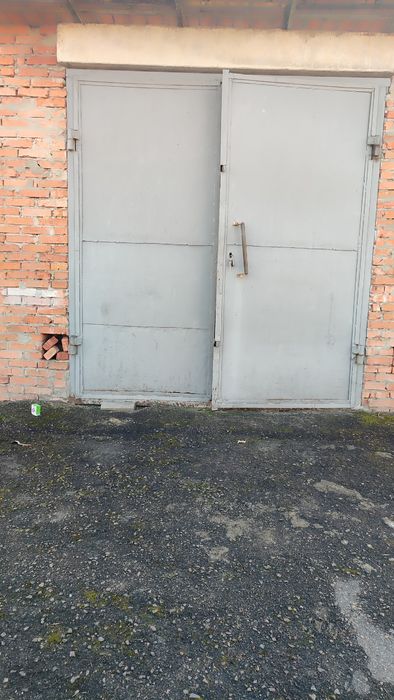 Продам гараж з підвалом
