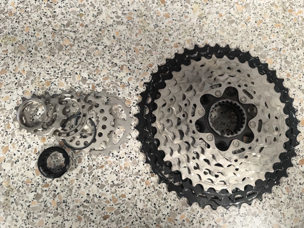 Kaseta Shimano XT 8100