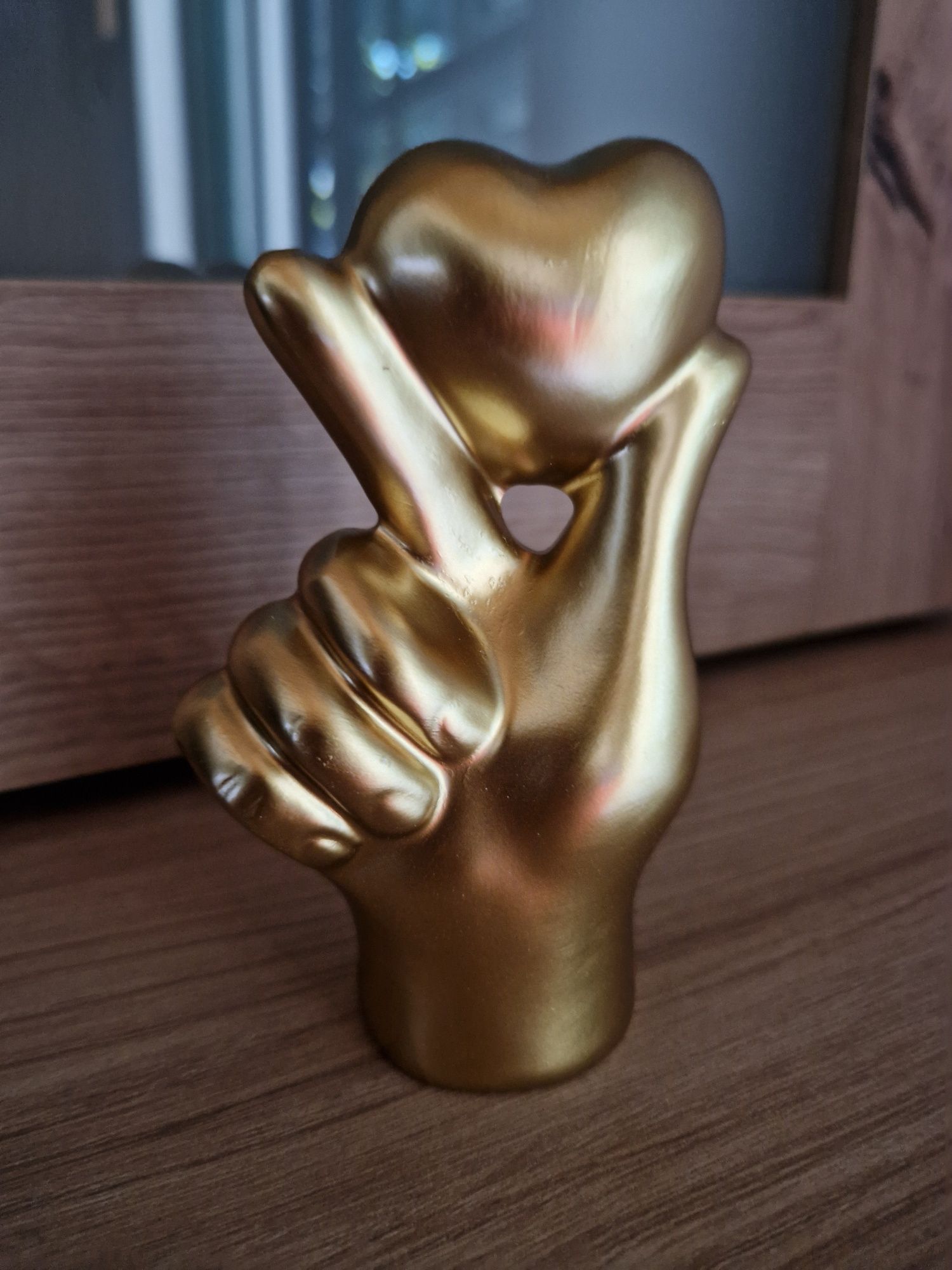 Estatueta lindissima.  Nova