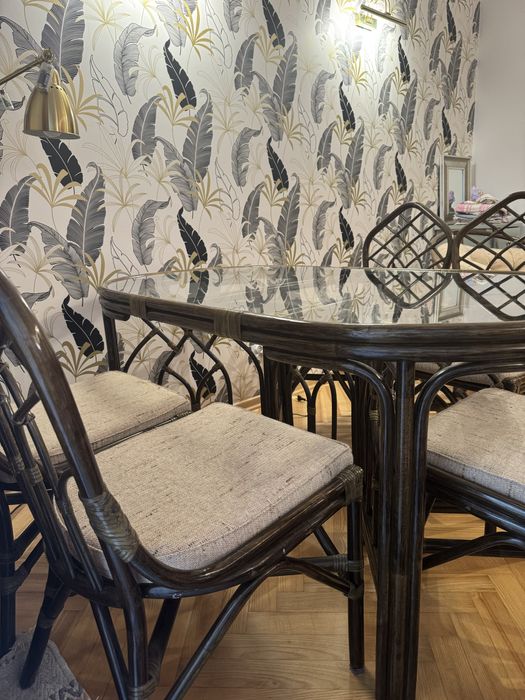 Stół ratanowy i 6 krzeseł