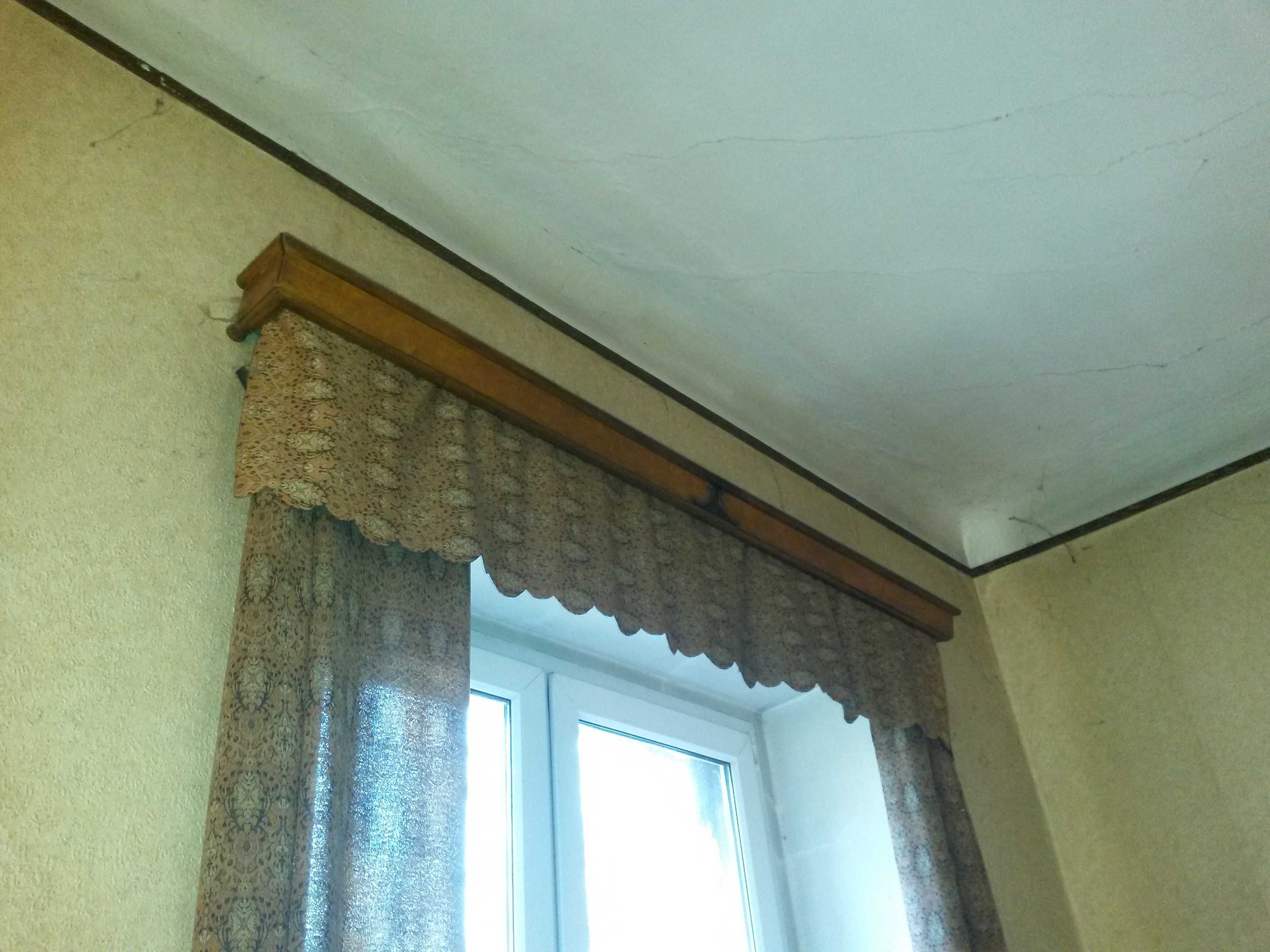 Przedwojenna sypialnia w bd stanie
