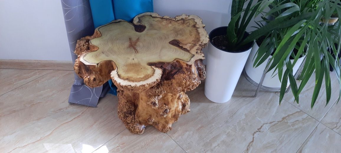 Stolik kawowy z plastra drewna