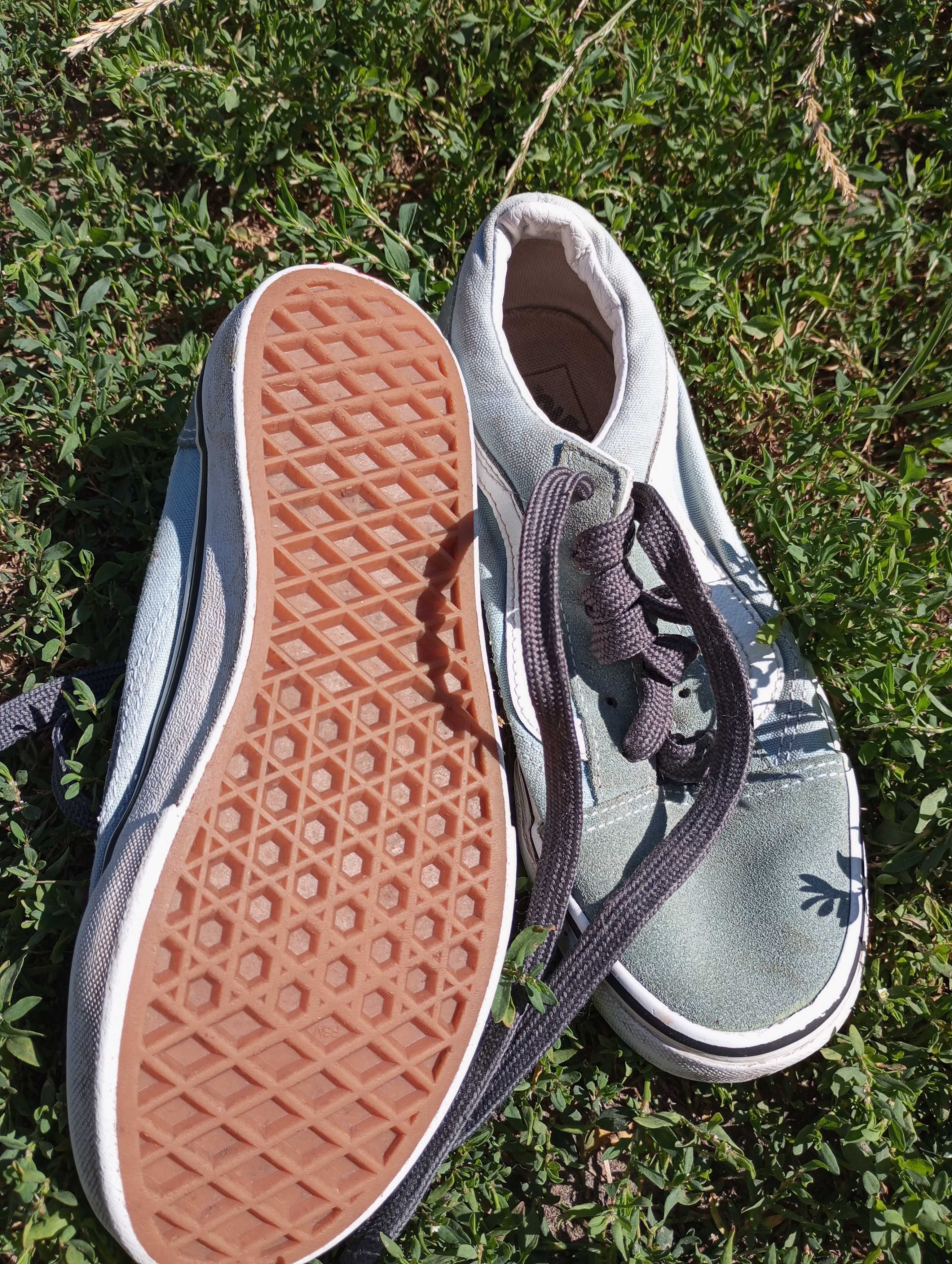 Мокасини, кеди Vans