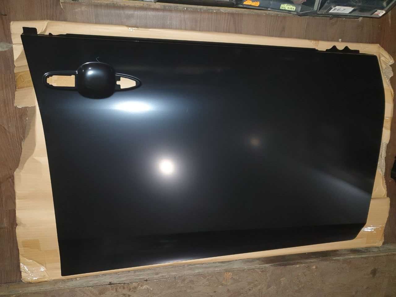 Панель двери филенка дверь правая Toyota prius 50 prime 6711147050