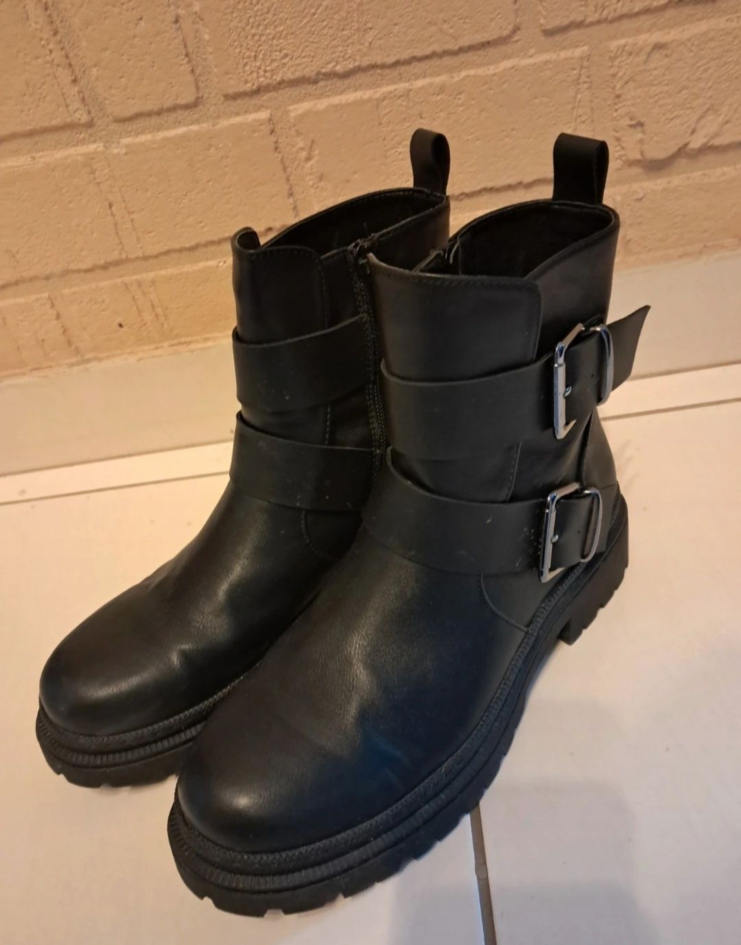 Czarne botki damskie r. 39