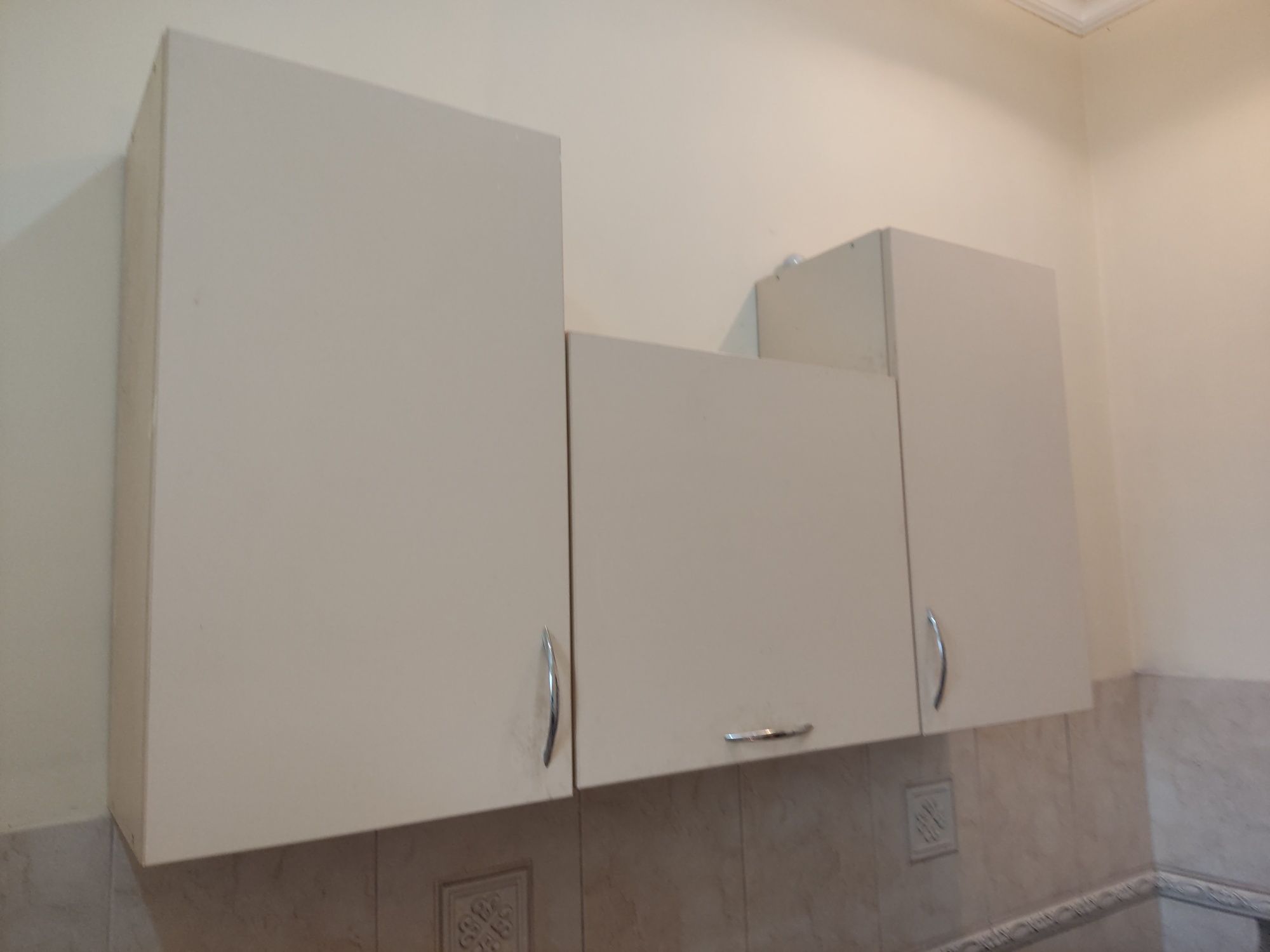 Кухня,кухонні полиці,тумба,газова плита500,матраци ватні. 100грн