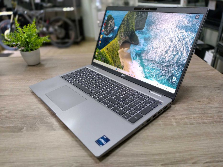 Швидкий стильний Dell Latitude 5540 на Intel Core i7-1355U. 16Gb + SSD