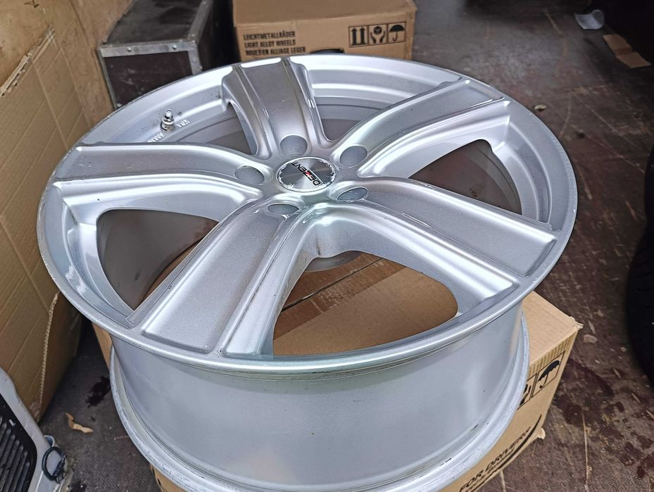 Alufelgi Dezent TTH9L 5x120 8,5jx19 ET35 BMW Insignia VW T6 Transporte