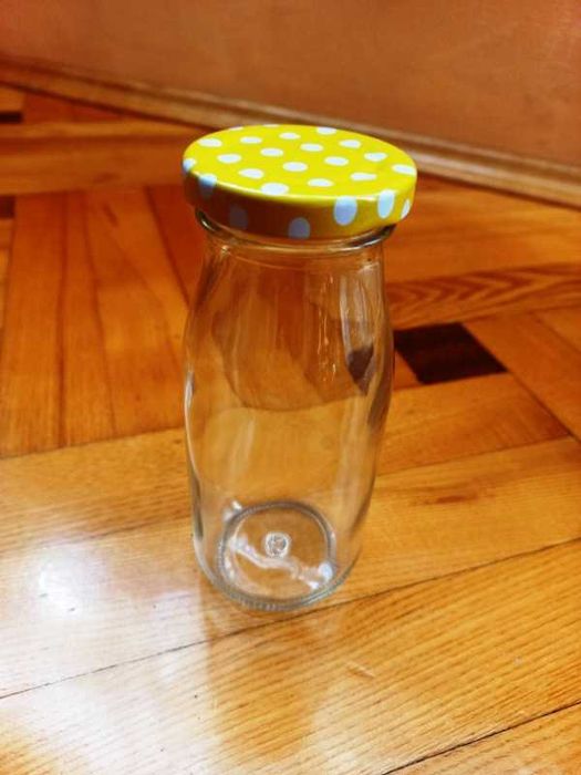 Butelka na mleko o pojemności około 200 ml