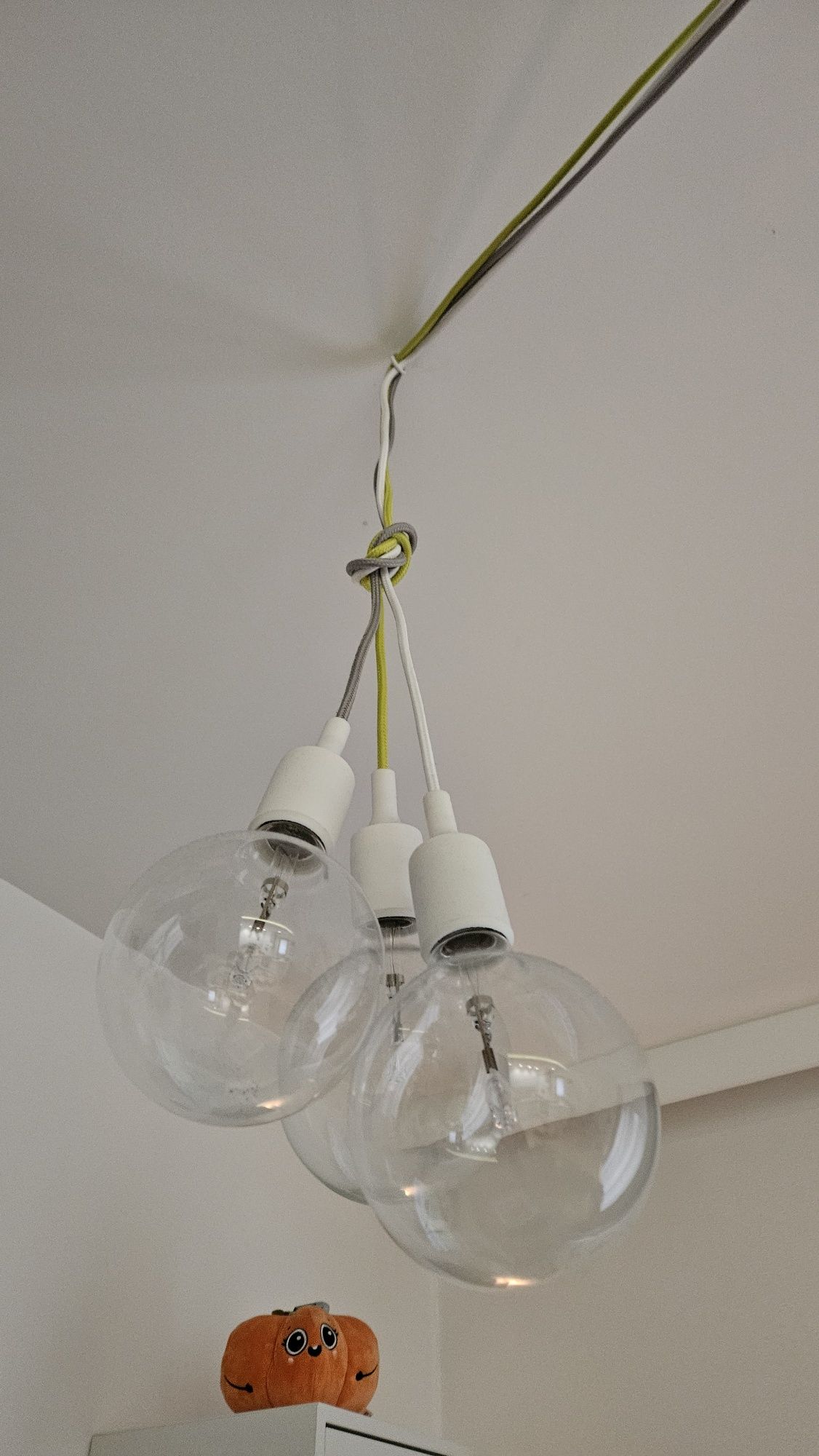 Lampa - Kolorowe kable w oplocie i żarówki