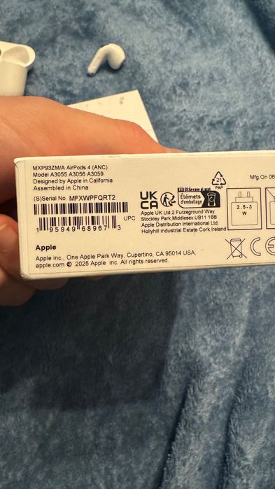 Airpods 4 anc               Apple