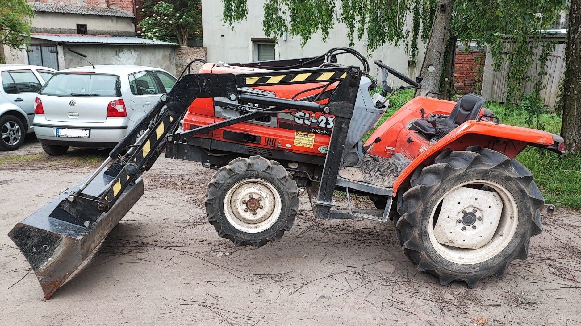 Kubota GL23 mini traktor z glebogryzarką, kosiarką, łyżką i widłami