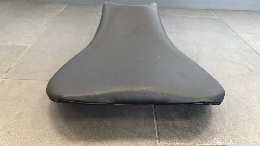 Siedzenie Kierowcy Kanapa Fotel Przód Suzuki GSX 125  17-20  [1654]