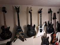 Lote de guitarras e baixos elétricos