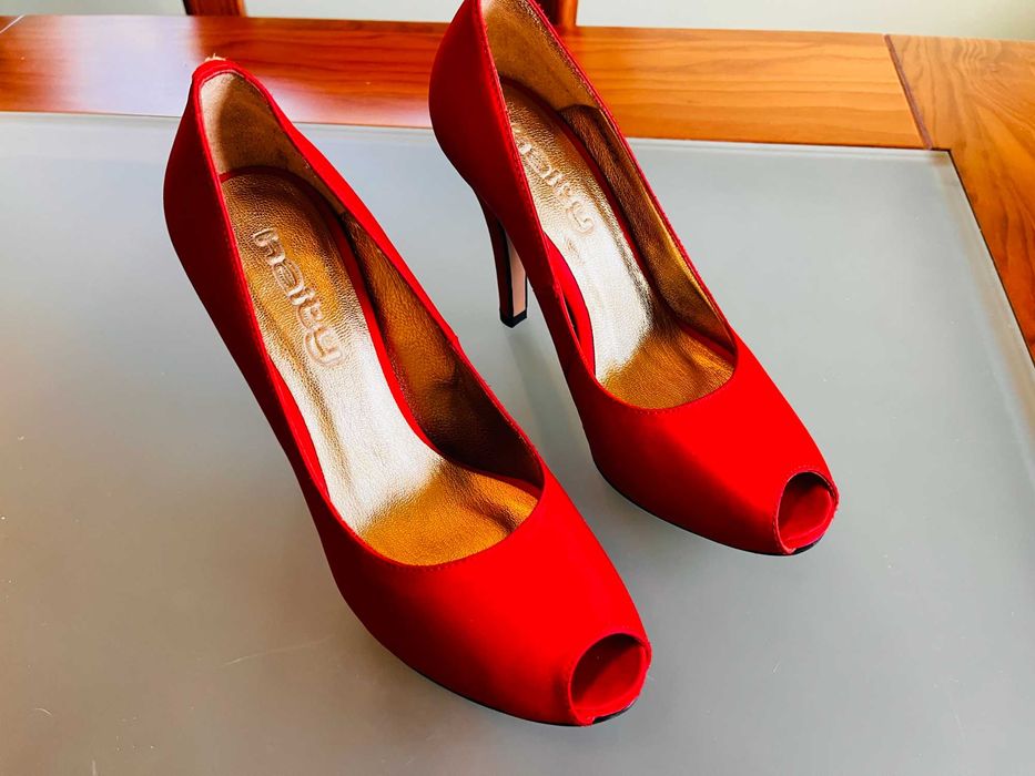 Sapatos vermelhos Haiti sem uso