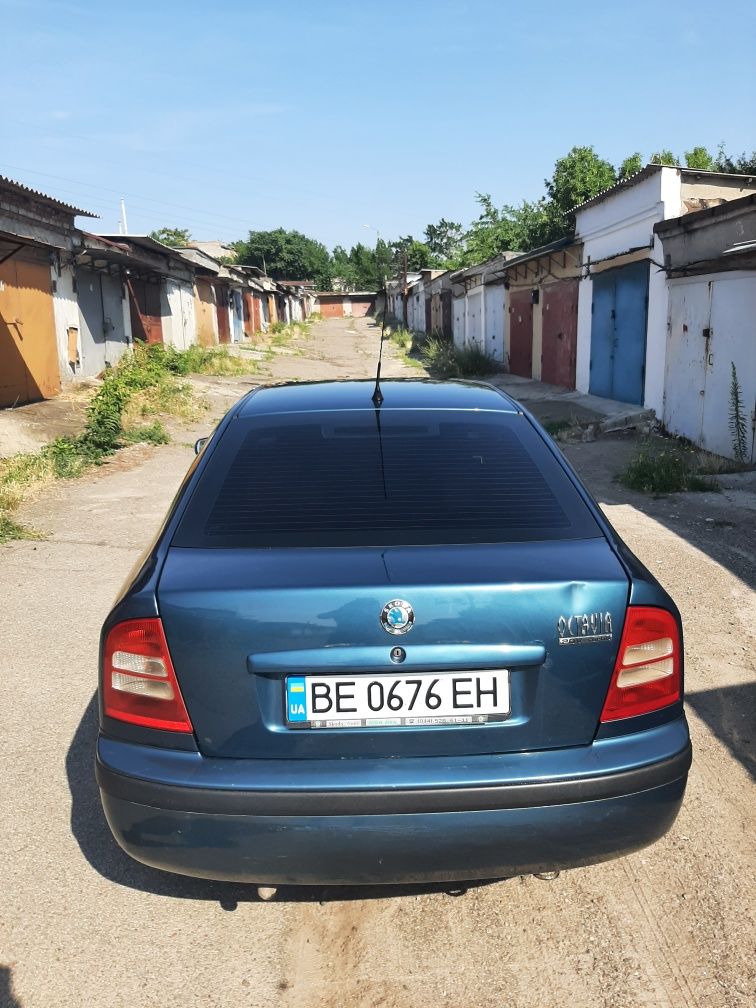 Автомобиль skoda.