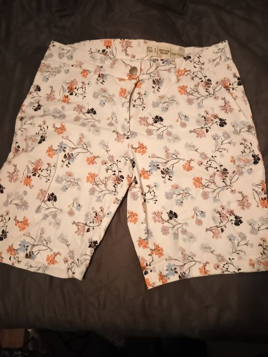 Spodenki dla kobiety w kwiaty roz.40