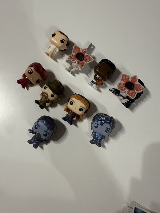 Дивні дива stranger things kinder іграшки колекція Стів, Макс, Оді