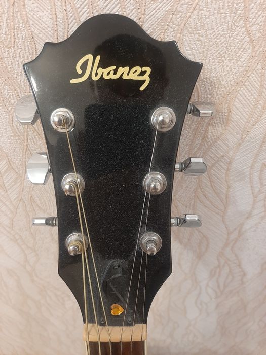 Гитара электроакустическая