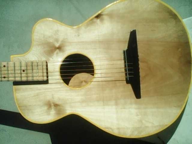 Гітара 6 - струнна. Налаштована майстром. Акорди беруться легко.