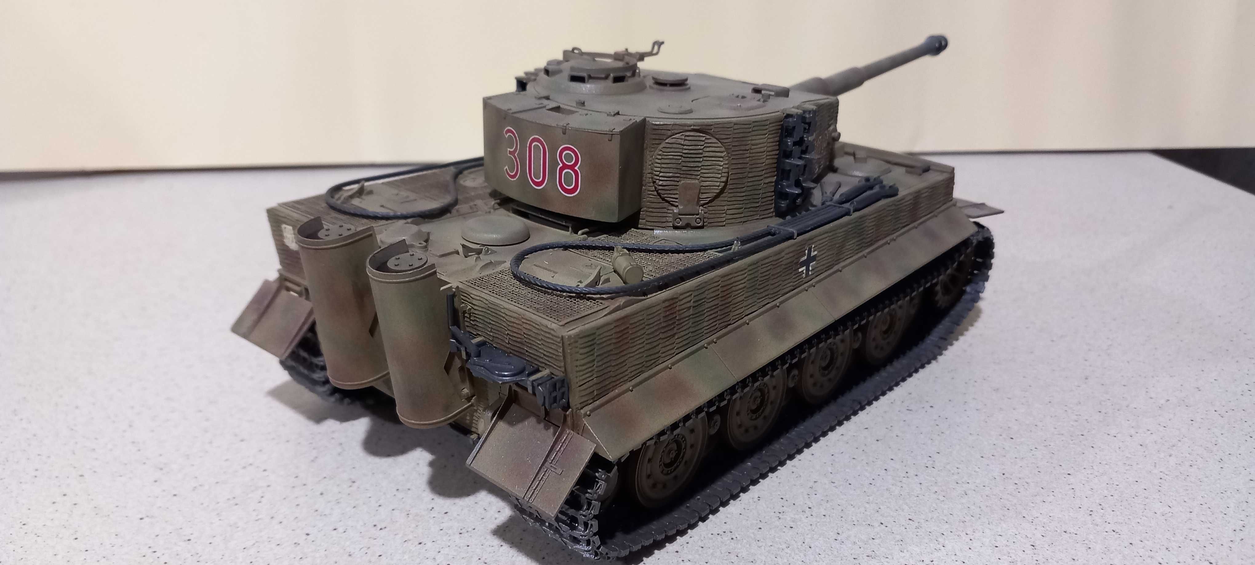 Pojazdy wojskowe 1/35  Wyprzedaż  !