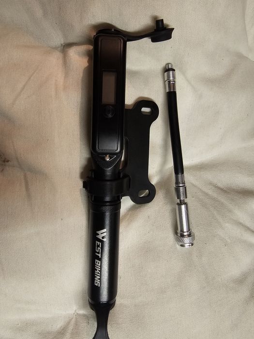 WESTBIKING Pompka Rowerowa z Manometrem Elektronicznym 160 Psi