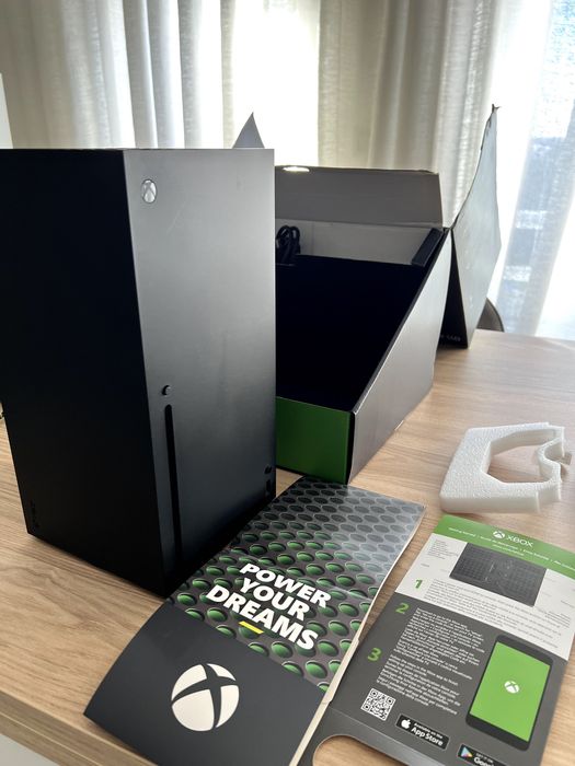 XBOX Series X - 1TB c/Caixa - Aceito troca máquina fotográfica