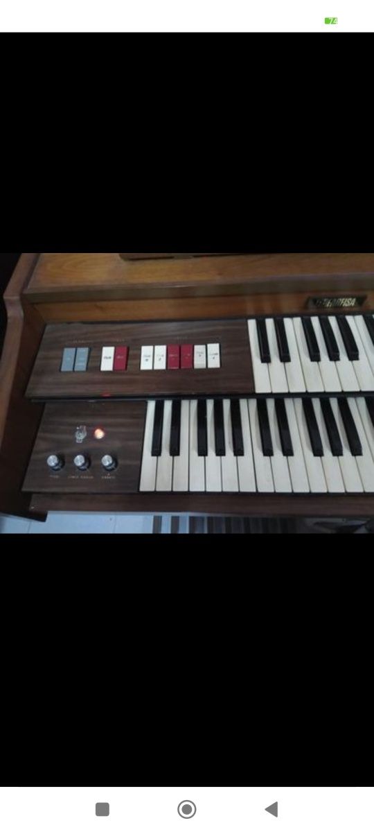 Órgão da marca Farfisa