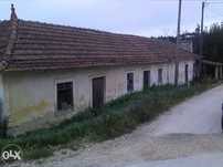 Casa para restaurar com 2800m2 de terreno - 10Km de Pombal.