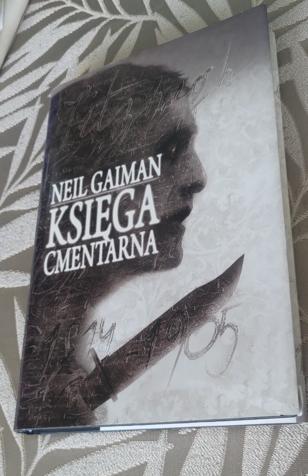 Księga cmentarna Neil Gaiman