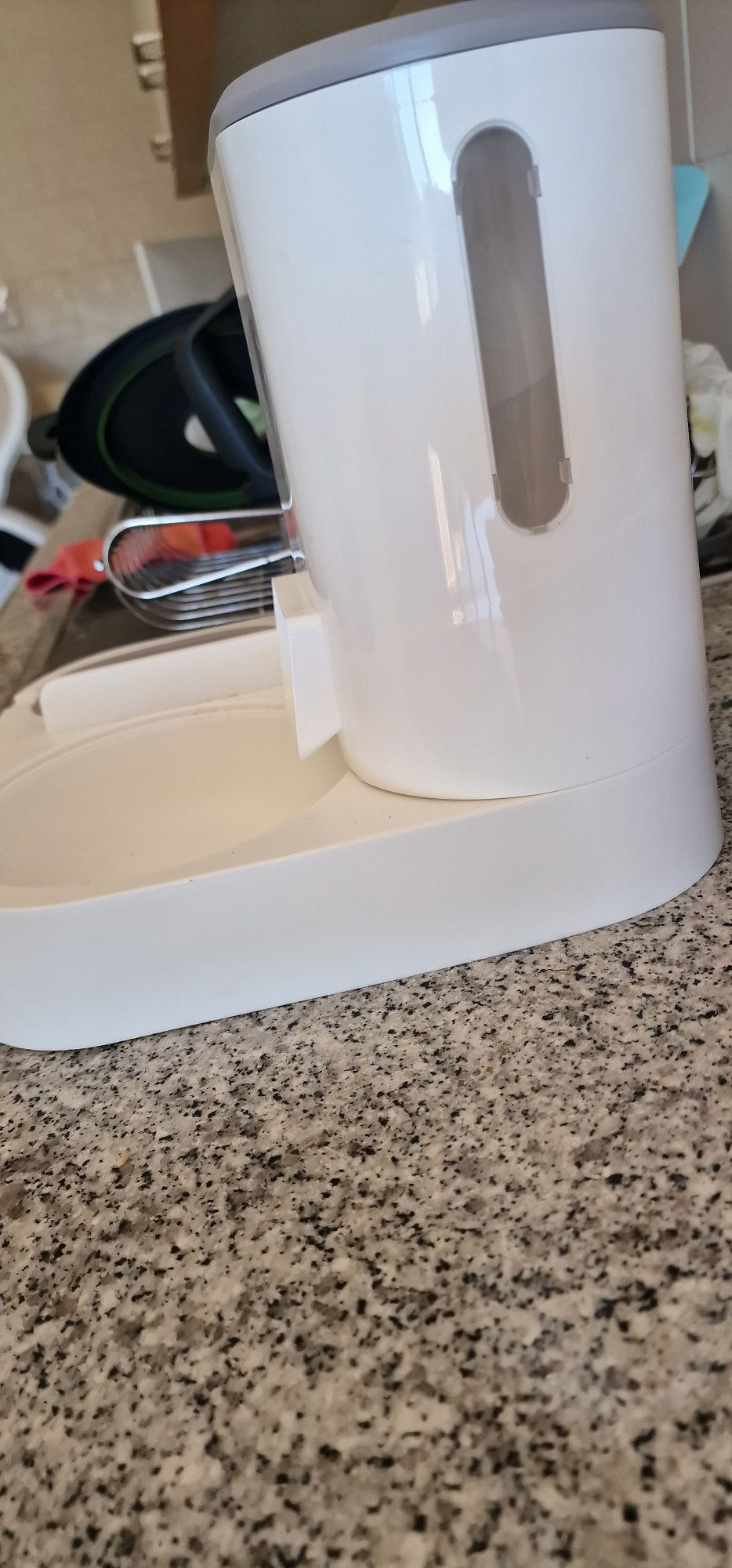 Dispensador ração e água