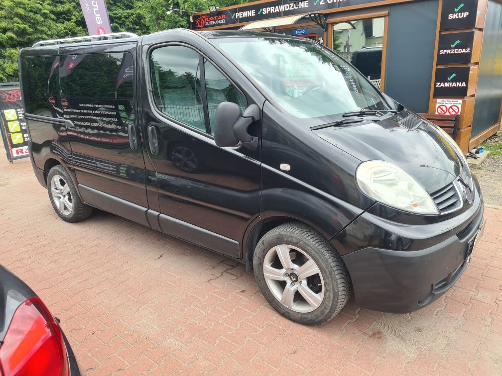 Renault Trafic / 2,0 diesel / 9 osób / klima / Alu / Zarejestrowany