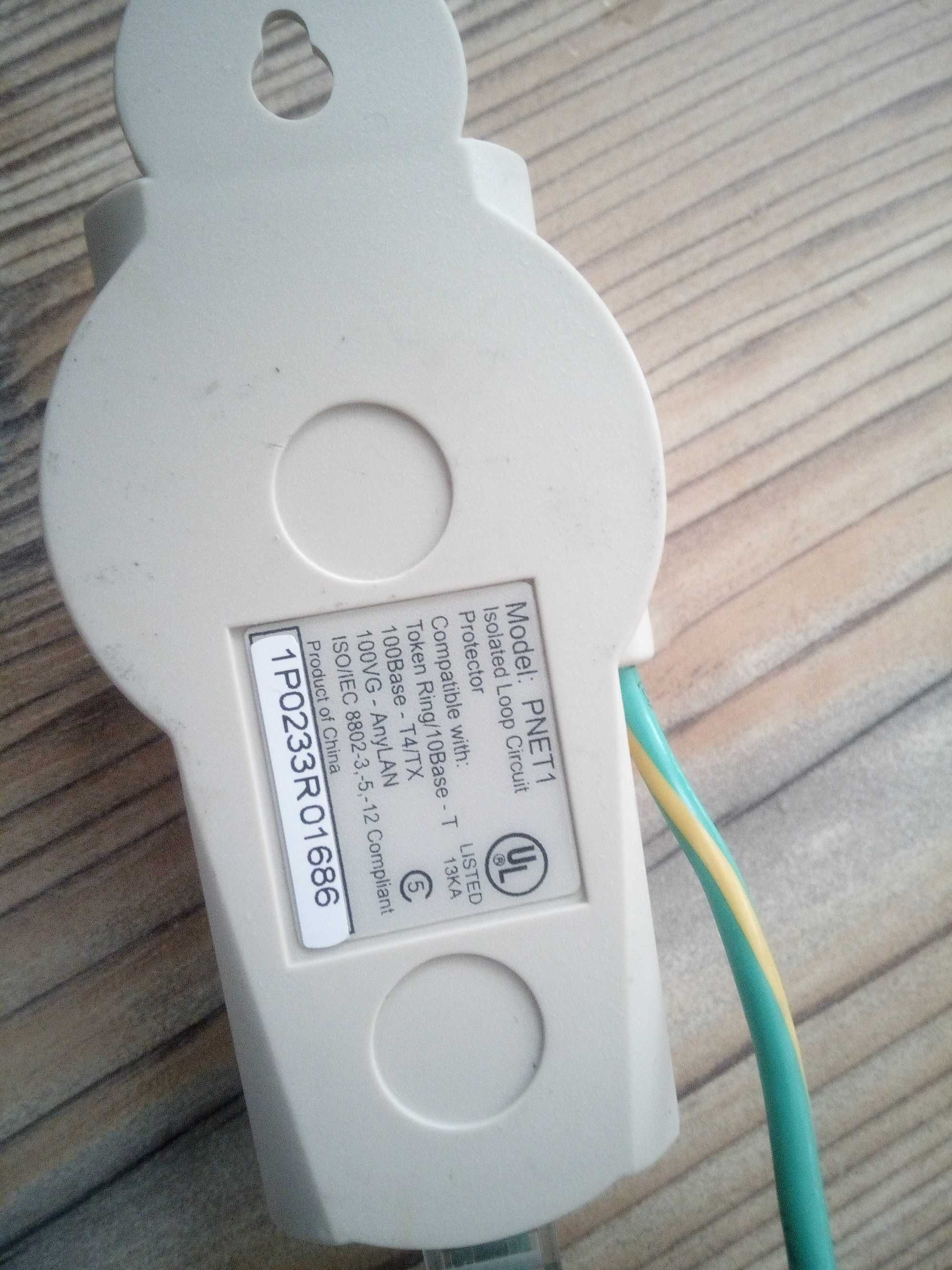 Ochrona przeciwprzepięciowa APC PNET1 do sieci LAN