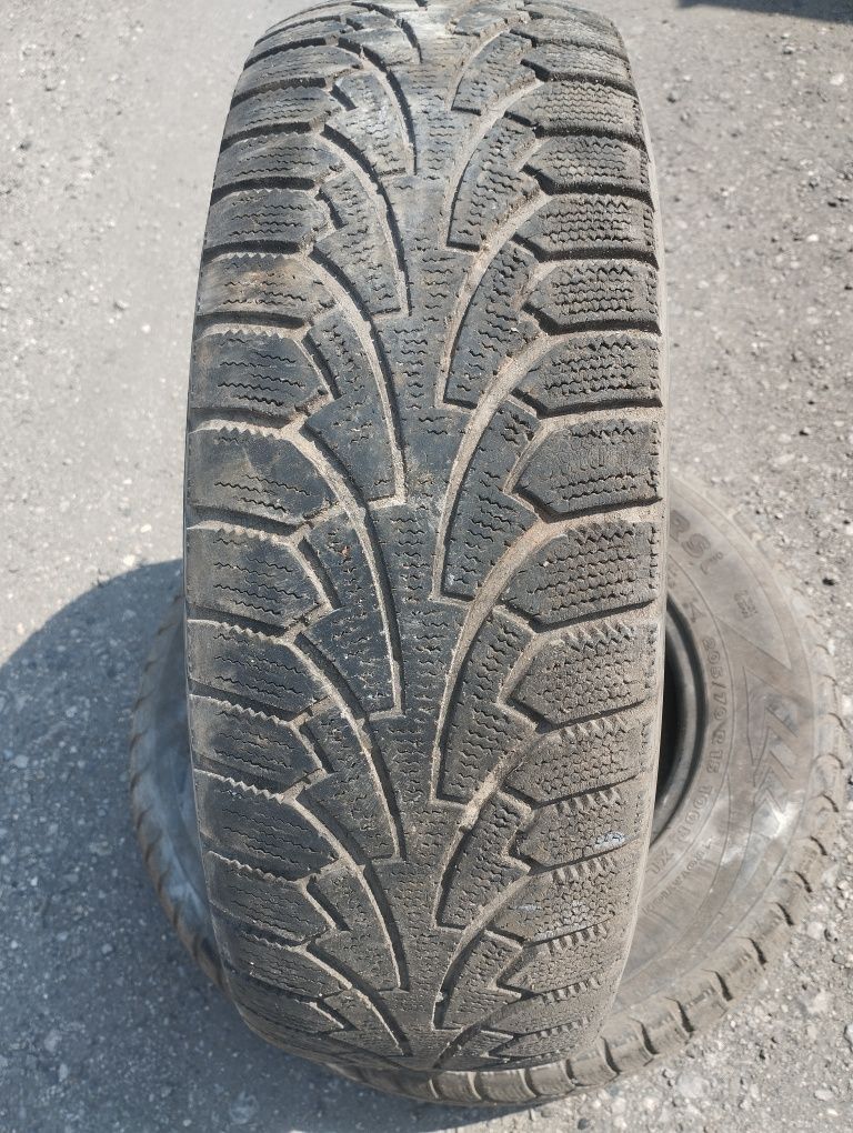 Nokian 205/70/15, 100r