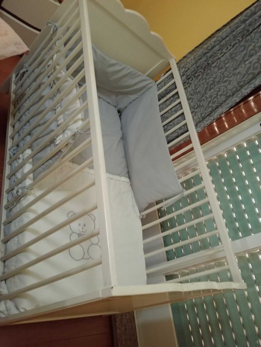 Cama de bebé de grades
