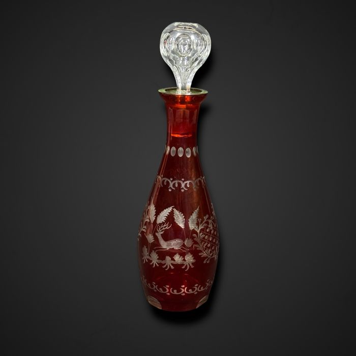 Karafka szklana rubinowa z motywem myśliwskim b5/11154