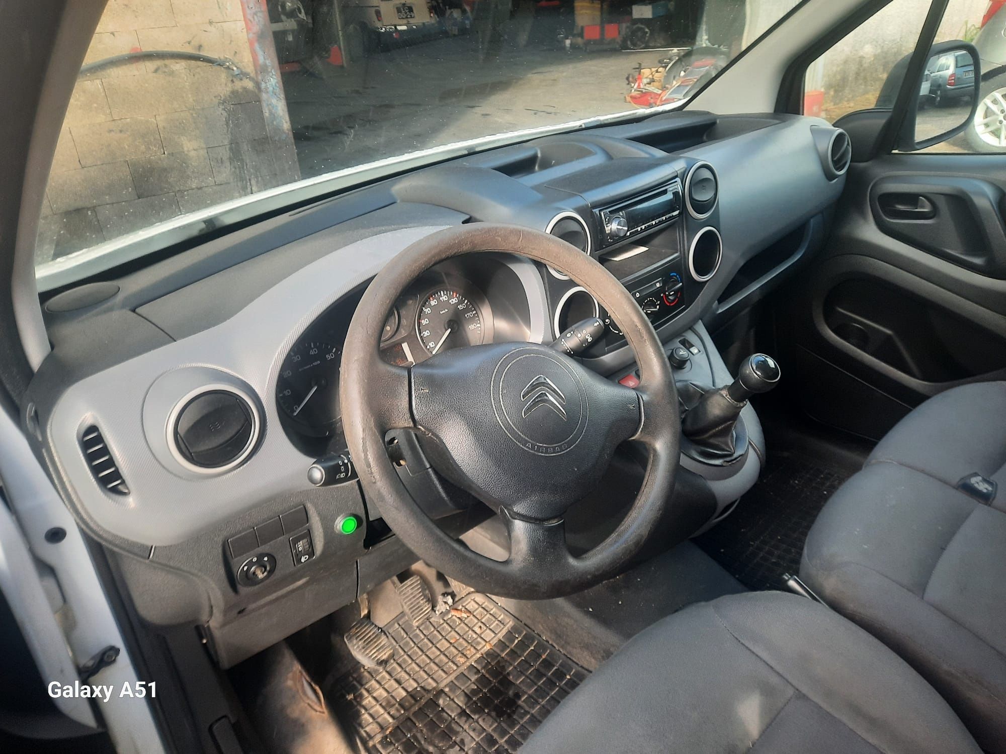 Citroën Berlingo 1.6hdi de 2014 fibrada de 3 lugares