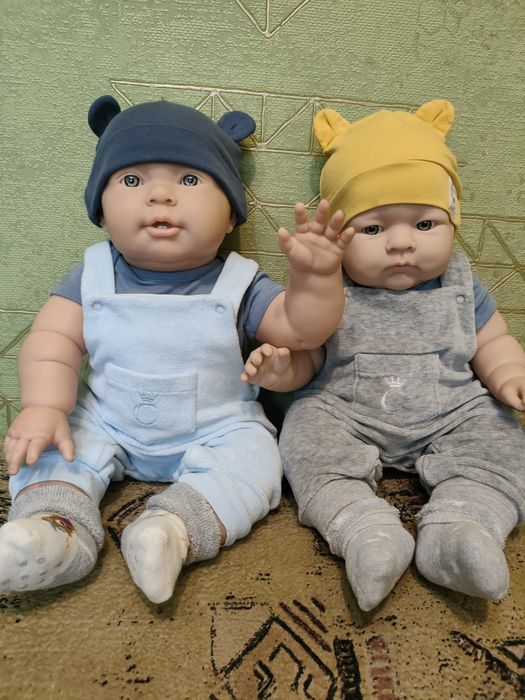 Гарний одяг для ляльок.