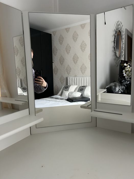 Mesa de maquiagem de canto