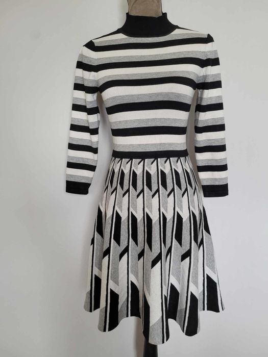 Biało szaro Czarna sukienka Karen Millen 
Stan bardzo dobry 
Rozmiar S