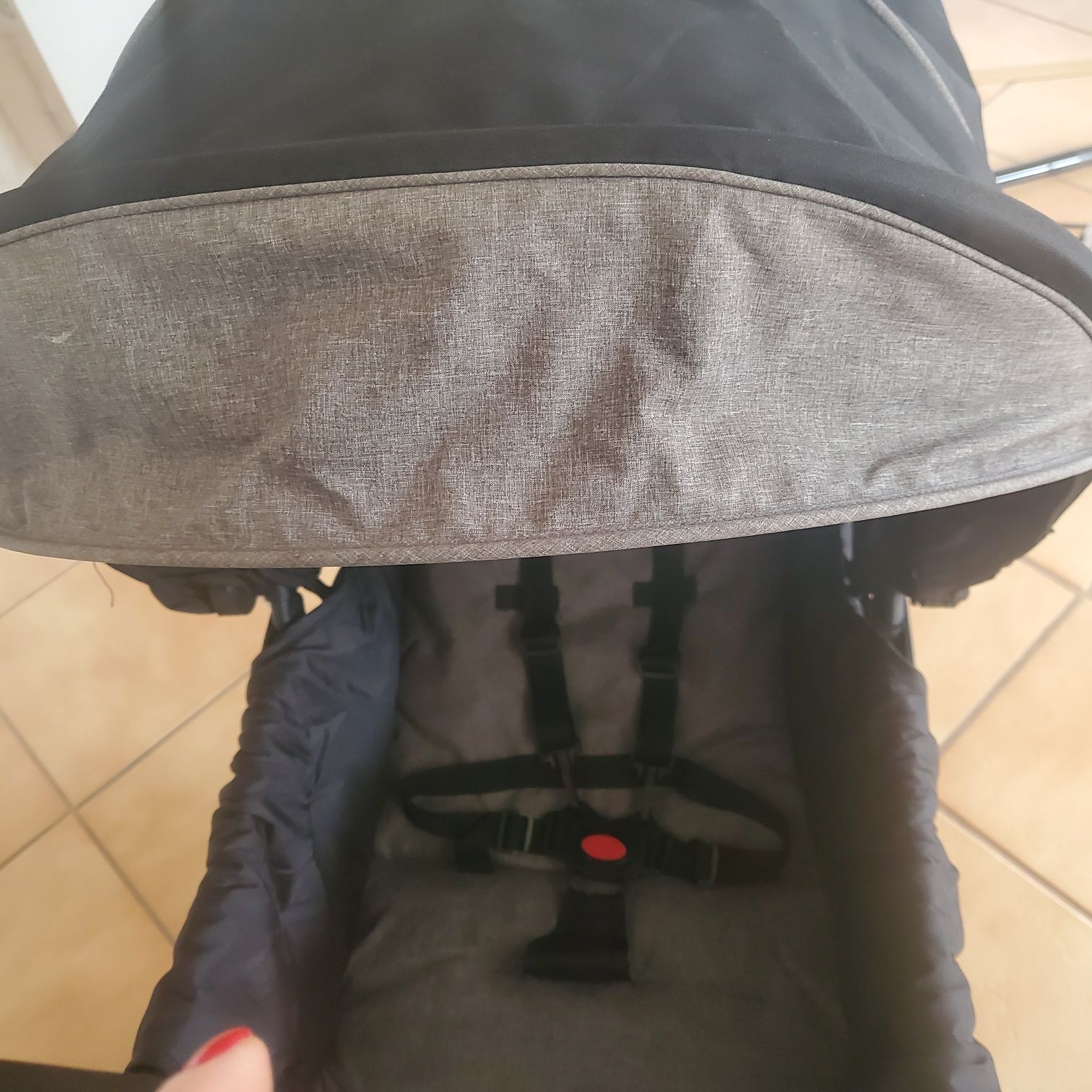 Wózek podwójny bliżniaczy dla bliżniąt rok po roku