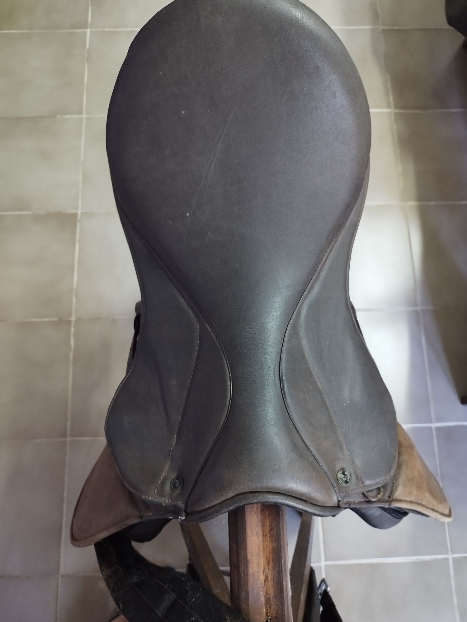Vendo sela em  bom estado,  mas não temos mais cavalos
