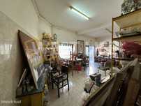 Espaço Comercial + Garagem + Estúdio com elevado POTENCIONAL HABITA...