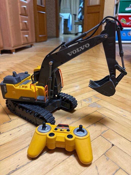 Продам трактор на радио управлении