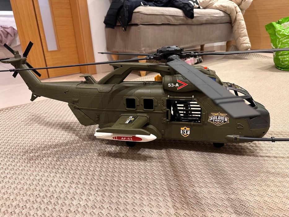 Helicoptero em muito bom estado