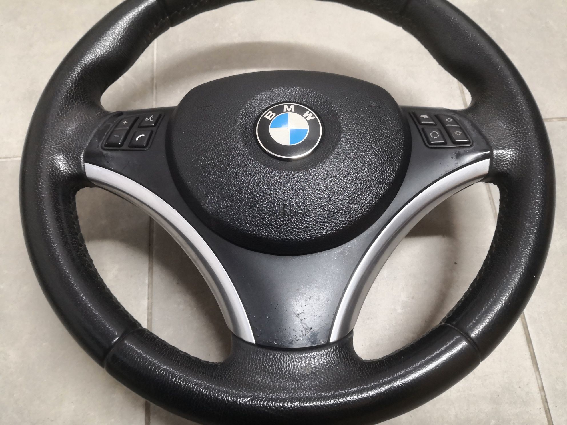 Kierownica multifunkcyjna BMW e87 e81 e82 e88 e90 e91 e92 z podusz #23