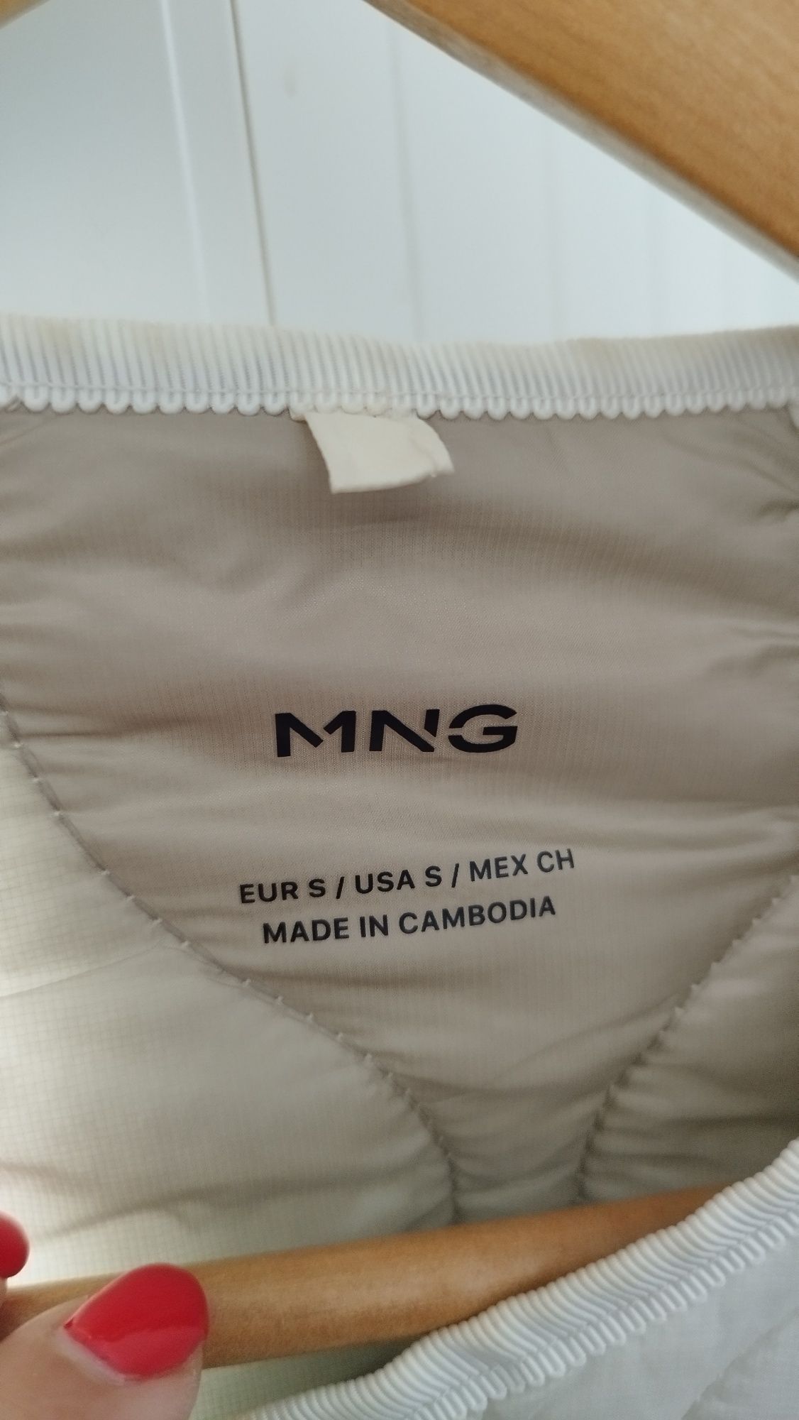 Casaco acolchoado cor branco gelo