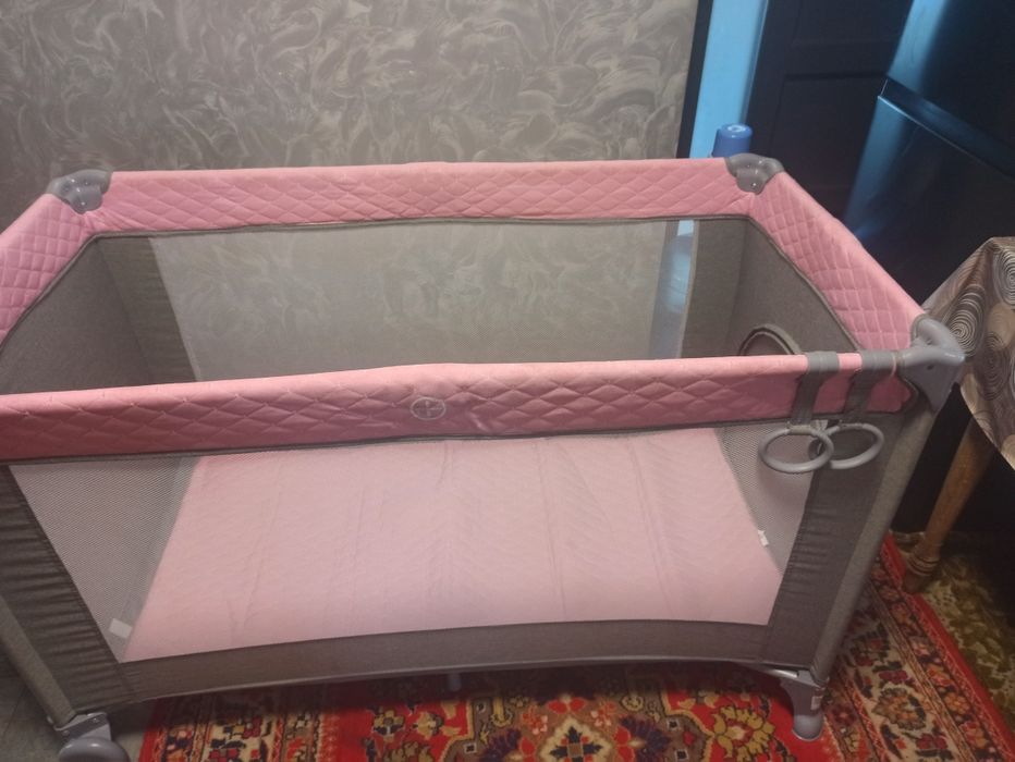 Продам манеж ,в чудовому стані