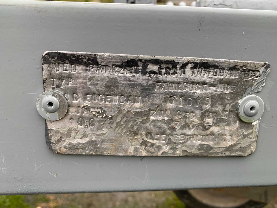 Przyczepka na resorach i amortyzatorach